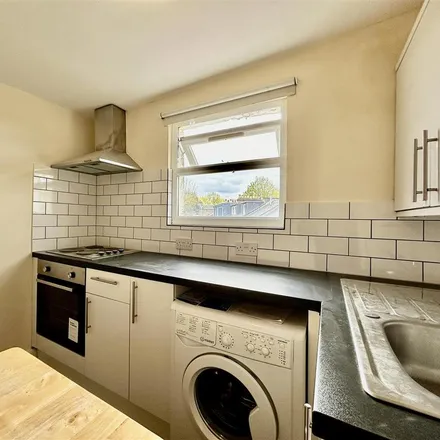 Image 7 - 21 Oxford Road, London, N4 4BX, United Kingdom - Apartment for rent