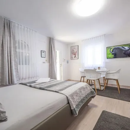 Rent this 4 bed house on 51250 Novi Vinodolski