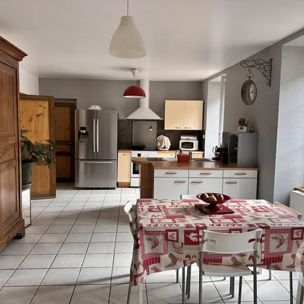 Rent this 3 bed apartment on 14 Rue du Pivot in 21630 Pommard, France