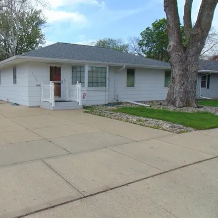Buy this 3 bed house on Cooper Elementary School in 2420 14th Avenue North, Fort Dodge