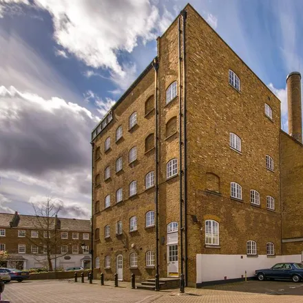 Rent this 1 bed apartment on Vat House in 27 Regents Bridge Gardens, London