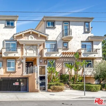 Image 3 - 11357 Huston Street, Los Angeles, CA 91601, USA - Townhouse for sale