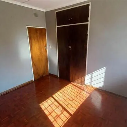 Image 4 - Cadogan Avenue, Mondeor, Johannesburg, 2001, South Africa - Apartment for rent