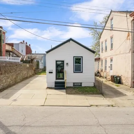 Buy this 2 bed house on 1076 Putnam Street in Clifton, Newport