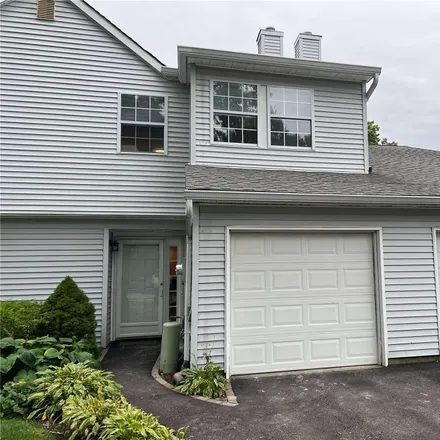 Rent this 2 bed condo on 909 Sara Circle in Terryville, NY 11776
