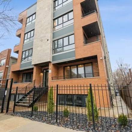 Buy this 2 bed condo on 2310 West Jackson Boulevard in Chicago, IL 60612