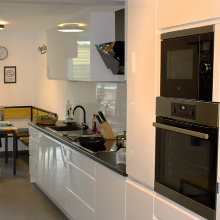 Rent this 3 bed apartment on Eleonorenstraße 5 in 28219 Bremen, Germany