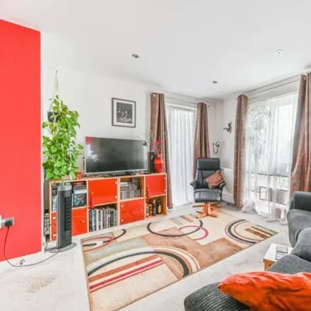 Image 3 - Osborne Road, Thornton Heath, Surrey, Cr7 - Apartment for sale