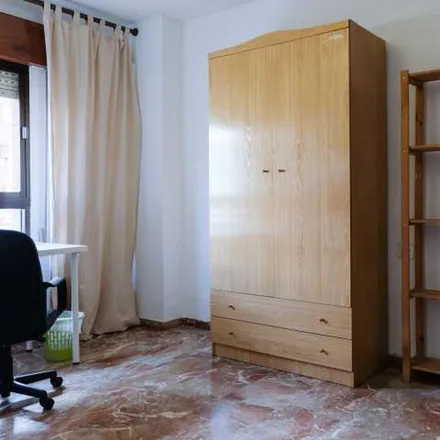 Rent this 4 bed apartment on Covirán in Calle Recreativo de Granada, 18012 Granada