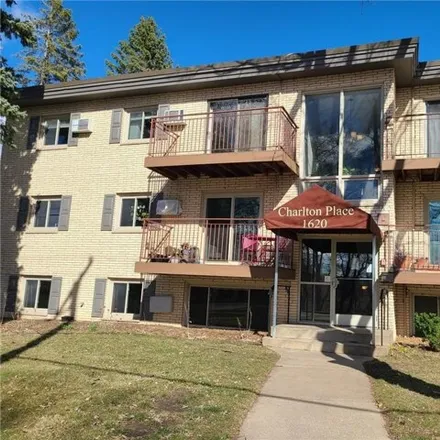 Buy this 2 bed condo on 240 Wentworth Avenue West in West St. Paul, MN 55118