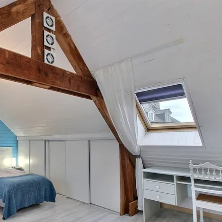 Rent this 2 bed townhouse on Rue de Tréguier in 22740 Lézardrieux, France