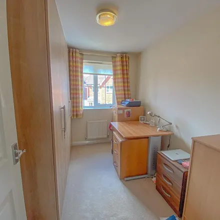 Rent this 3 bed apartment on 28 Harmonds Wood Close in Hoddesdon, EN10 7FE