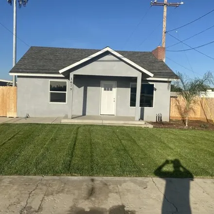 Image 2 - 1679 O St S, Tulare, California, 93274 - House for sale