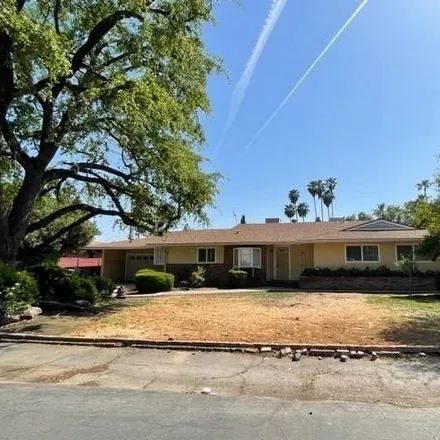 Rent this 4 bed house on 425 West Twain Avenue in Fresno County, CA 93704