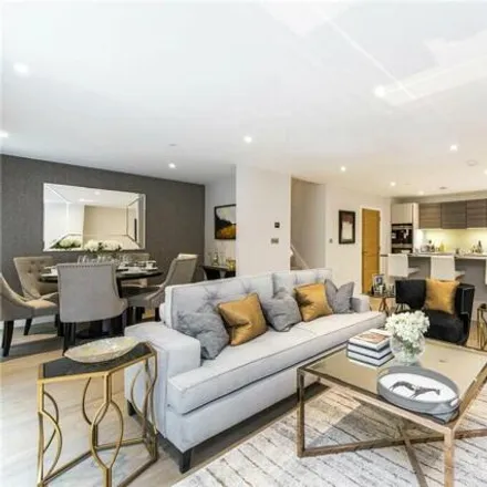 Image 4 - 262 Finchley Road, London, NW3 7SW, United Kingdom - House for rent