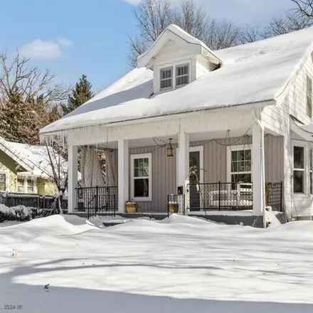 Image 2 - 1231 39th Street, Des Moines, IA 50311, USA - House for sale