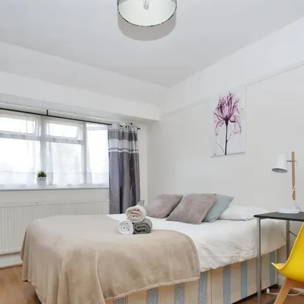 Rent this 1 bed apartment on First Avenue in London, W3 7JW