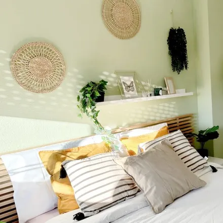Rent this 5 bed room on Madrid in Calle del Golfo de Salónica, 26