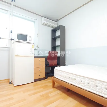 Rent this studio apartment on 서울특별시 서대문구 연희동 32-1
