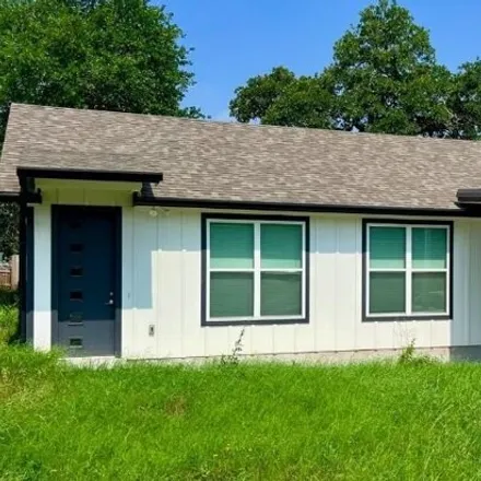 Rent this 2 bed house on 2411 Ridgeview Dr in Kingsland, Texas
