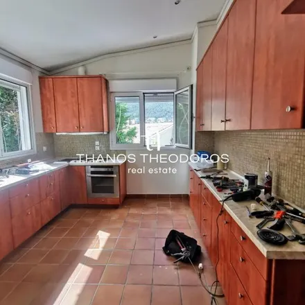 Rent this 3 bed apartment on Αριάδνης 20 in Εφέδρων - Αναγέννηση, Greece