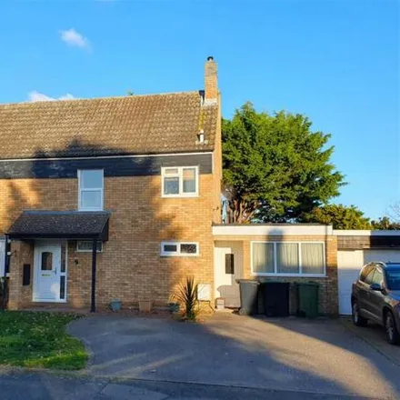 Buy this 4 bed house on The Knolls in Beeston, SG19 1PL