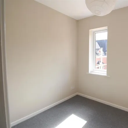 Image 6 - Redoubt Close, Hitchin, SG4 0FR, United Kingdom - Apartment for rent