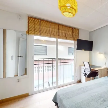 Rent this 6 bed room on carrer Andreu Castillejos in 42, 03201 Elx / Elche