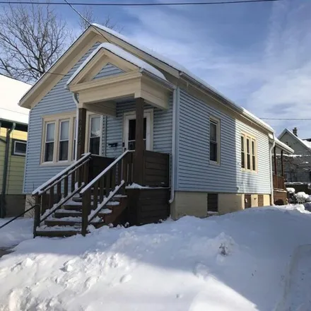 Buy this 2 bed house on 2908 North 13th Street in Milwaukee, WI 53206