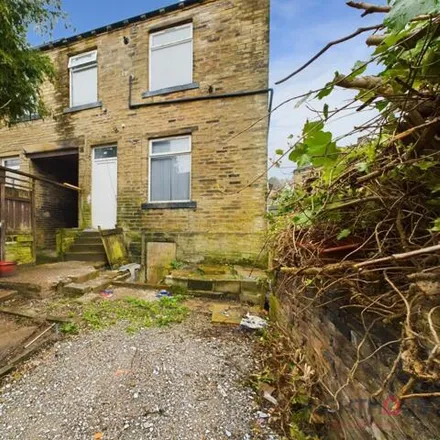 Rent this 3 bed townhouse on Vivian Place in Bradford, BD7 3PJ