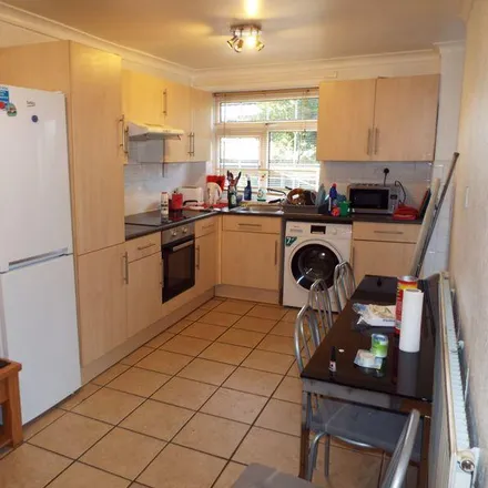 Image 3 - Leahurst Crescent, Harborne, B17 0LG, United Kingdom - Room for rent