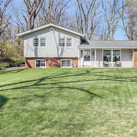 Image 1 - 572 East Lake Drive, Edwardsville, IL 62025, USA - House for sale