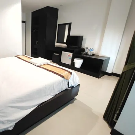 Rent this 1 bed room on Banzaan Fresh Market in Phra Metta Road, Nanai