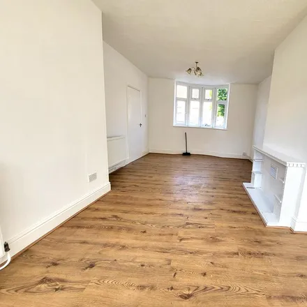 Rent this 3 bed duplex on Percival Road in London, TW13 4LG