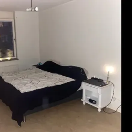 Rent this 1 bed room on Opalgatan 9 in 421 62 Västra Frölunda, Sweden