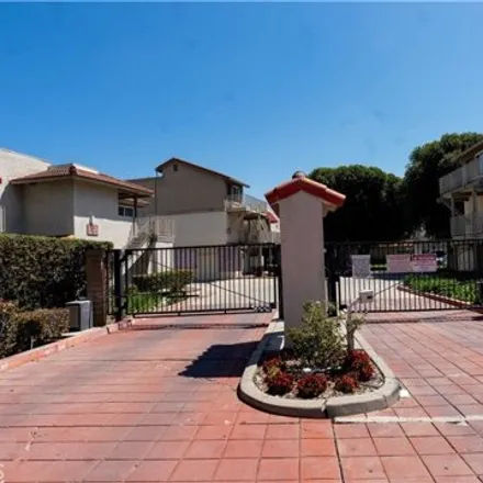 Image 2 - 866 Cinnamon Lane, Duarte, CA 91010, USA - Condo for sale