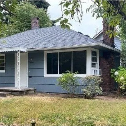 Buy this 3 bed house on 8055 Southeast 8th Avenue in Portland, OR 97202