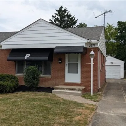 Image 2 - 3971 E 183rd St, Cleveland, Ohio, 44122 - House for sale