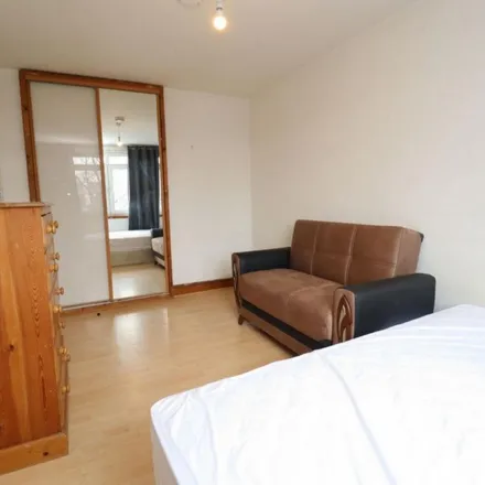 Rent this 4 bed apartment on 1 Wrights Road in Old Ford, London