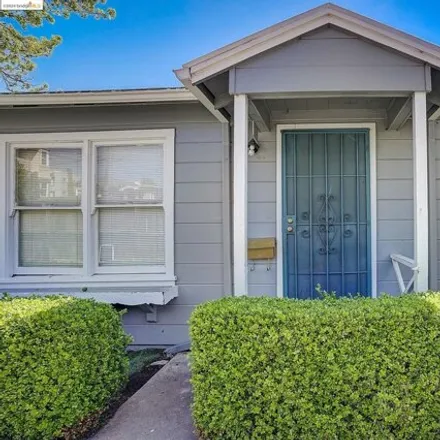 Buy this studio house on 1319 East 25th Street in Oakland, CA 94622