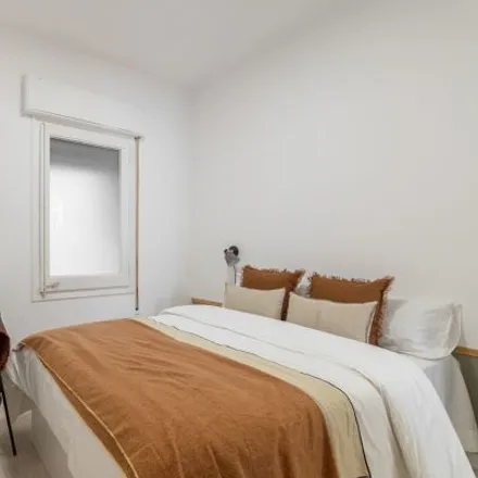 Image 2 - Carrer de Balmes, 327, 08006 Barcelona, Spain - Room for rent