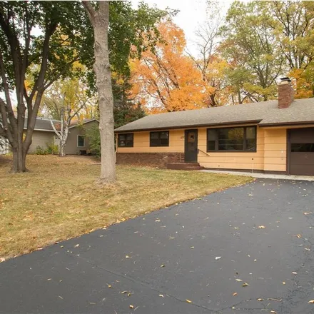Image 2 - 220 West 77th Street, Chanhassen, MN 55317, USA - House for sale