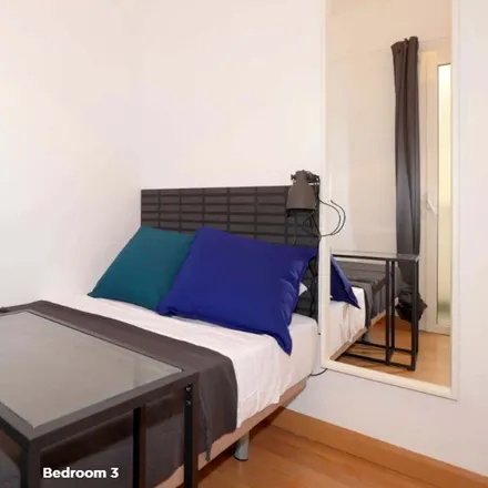 Image 3 - Carrer de las Navas de Tolosa, 342, 08027 Barcelona, Spain - Room for rent