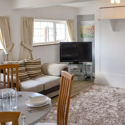 Rent this 3 bed townhouse on Horning in NR12 8PF, United Kingdom