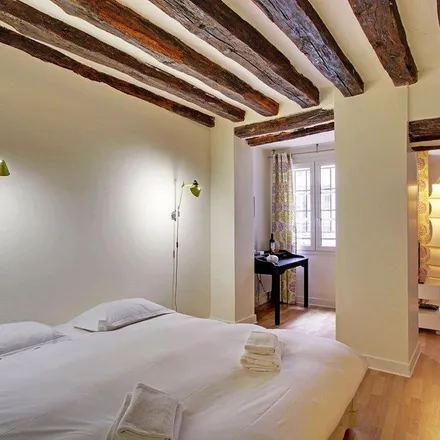 Rent this 2 bed apartment on 39 Rue de Cléry in 75002 Paris, France
