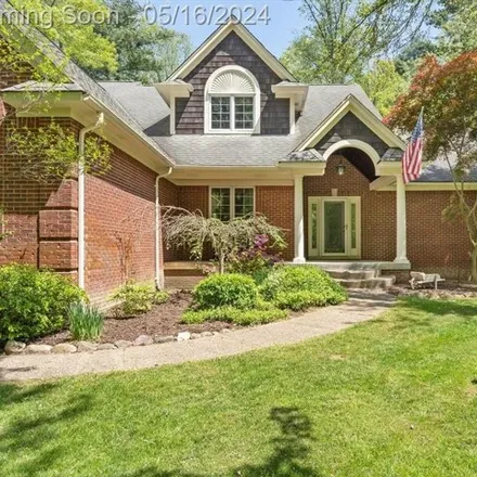 Image 2 - 1443 Avon Circle West, Rochester Hills, MI 48309, USA - House for sale