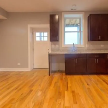 Rent this 4 bed apartment on #4,6232 South Woodlawn Avenue in Woodlawn, Chicago