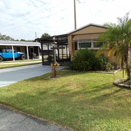 Buy this studio apartment on 7443 Harbor View Drive in Lake County, FL 34788