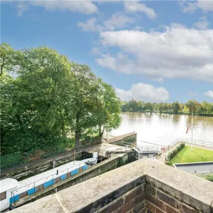 Buy this 5 bed house on Chiswick Quay in London, W4 3UR