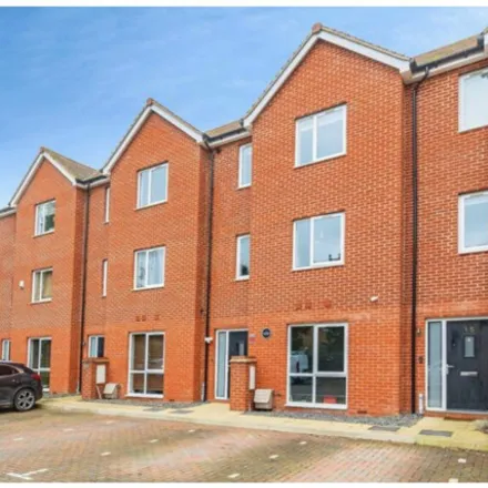 Buy this 3 bed townhouse on Bowling Green Close in Bletchley, MK2 2FP
